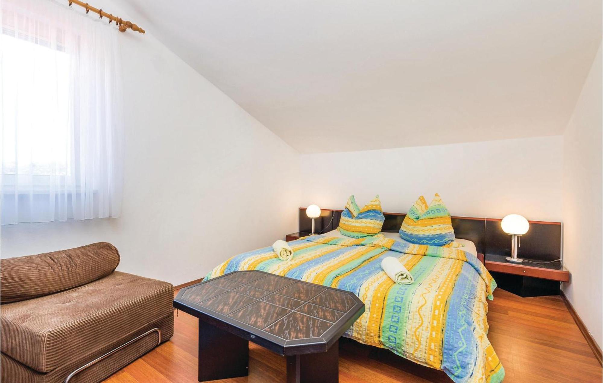 Lovely Apartment In Kampor With Kitchen מראה חיצוני תמונה