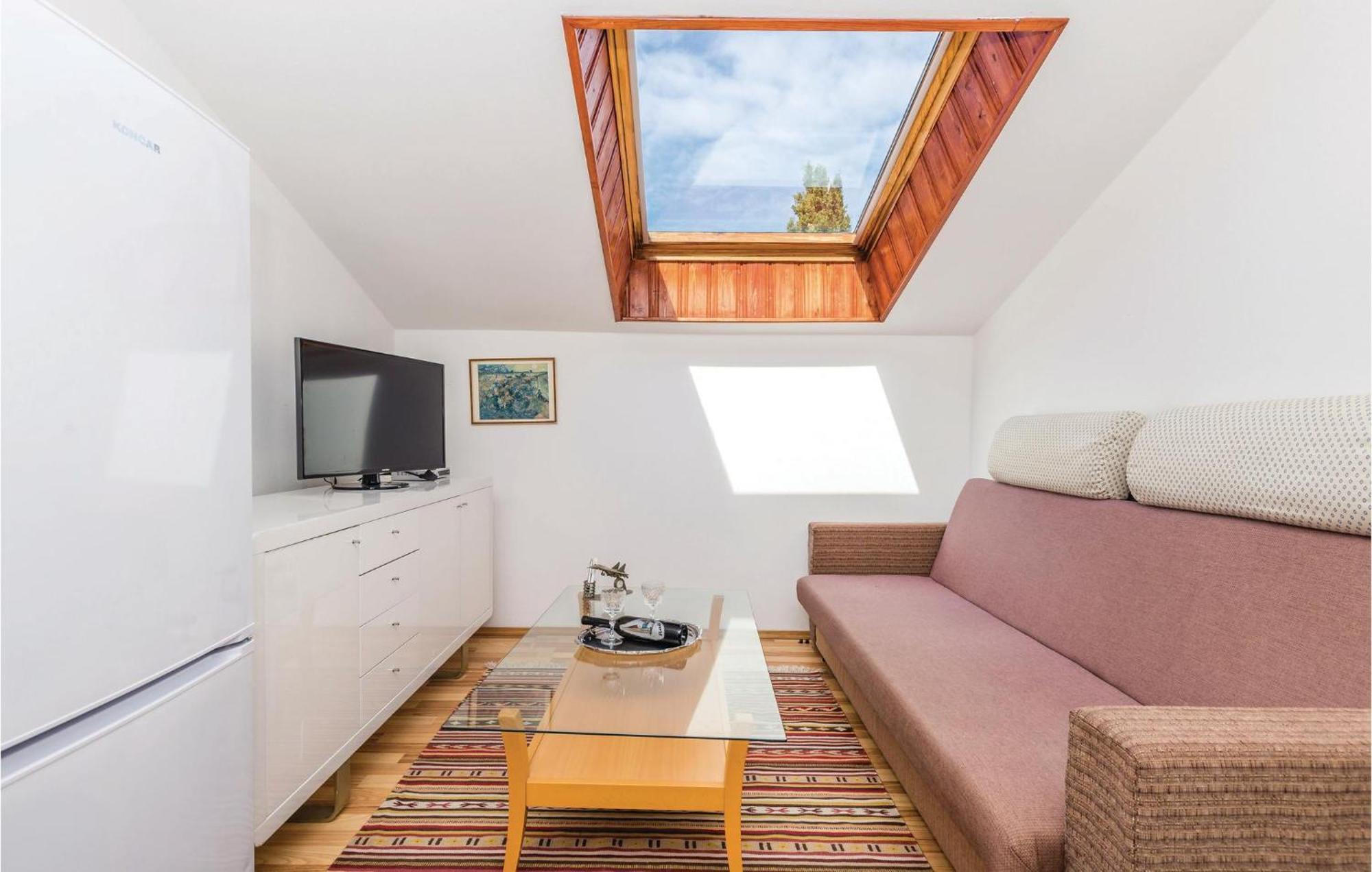 Lovely Apartment In Kampor With Kitchen מראה חיצוני תמונה