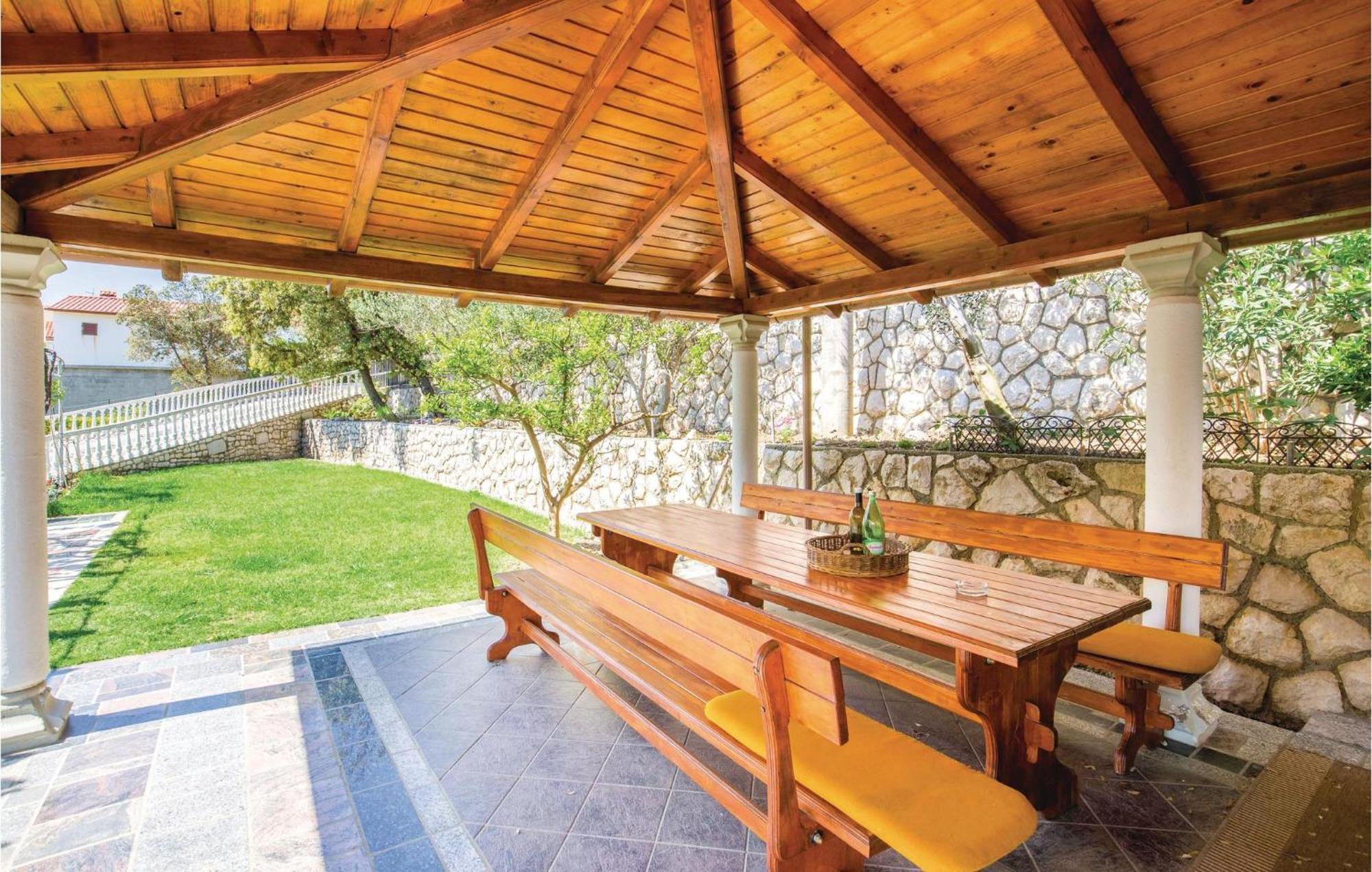 Lovely Apartment In Kampor With Kitchen מראה חיצוני תמונה