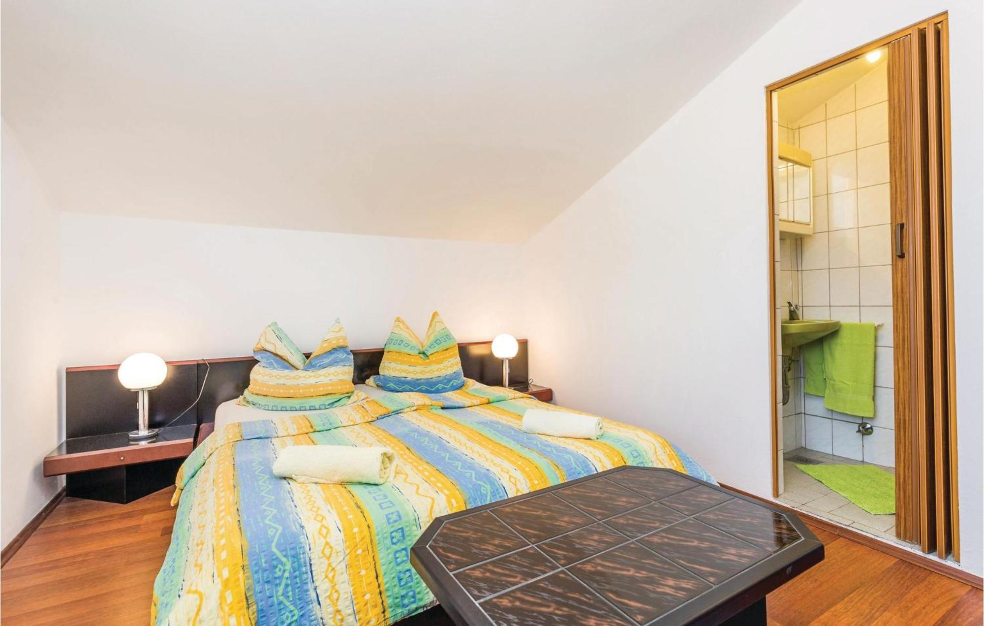 Lovely Apartment In Kampor With Kitchen מראה חיצוני תמונה