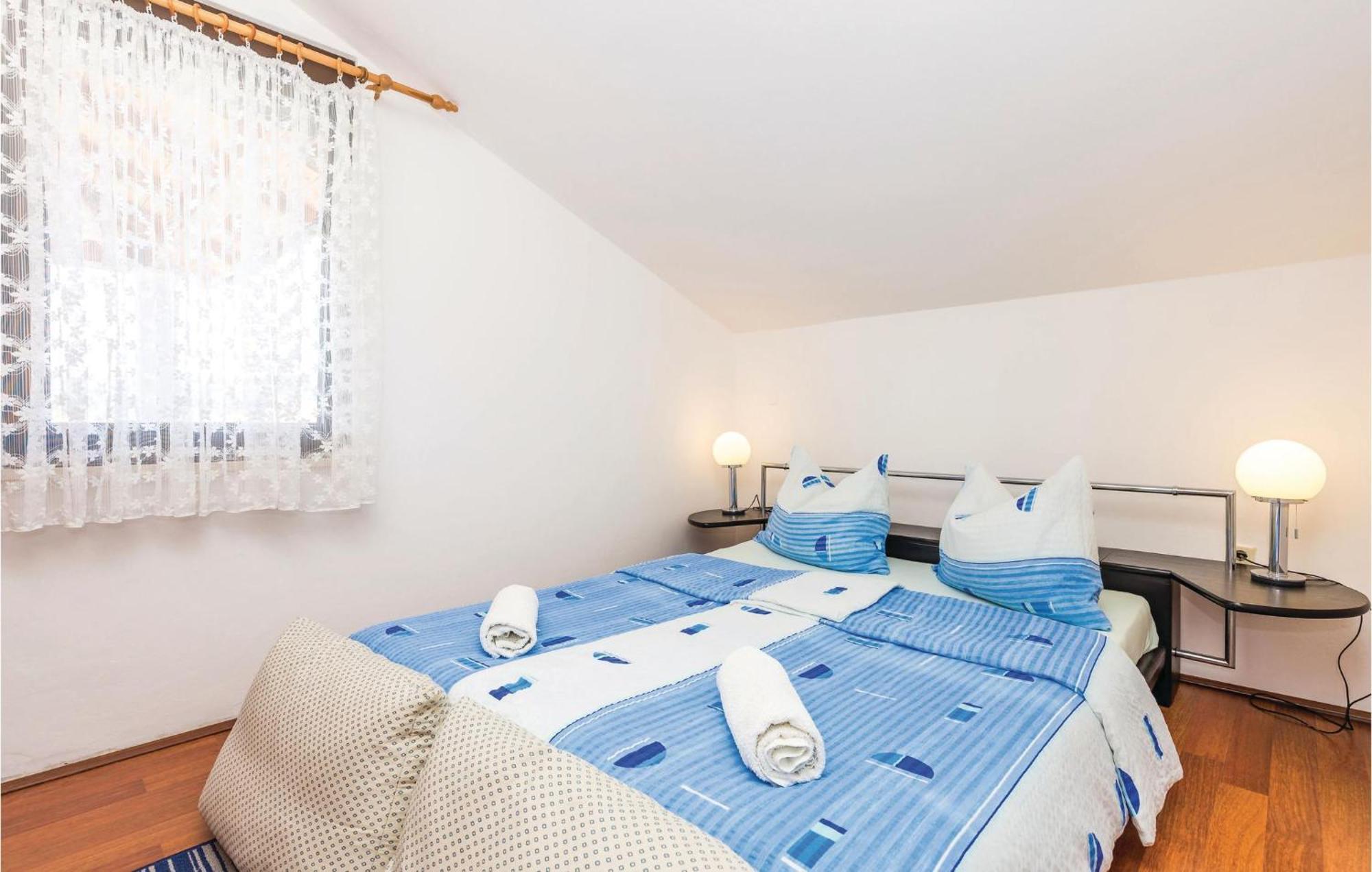 Lovely Apartment In Kampor With Kitchen מראה חיצוני תמונה
