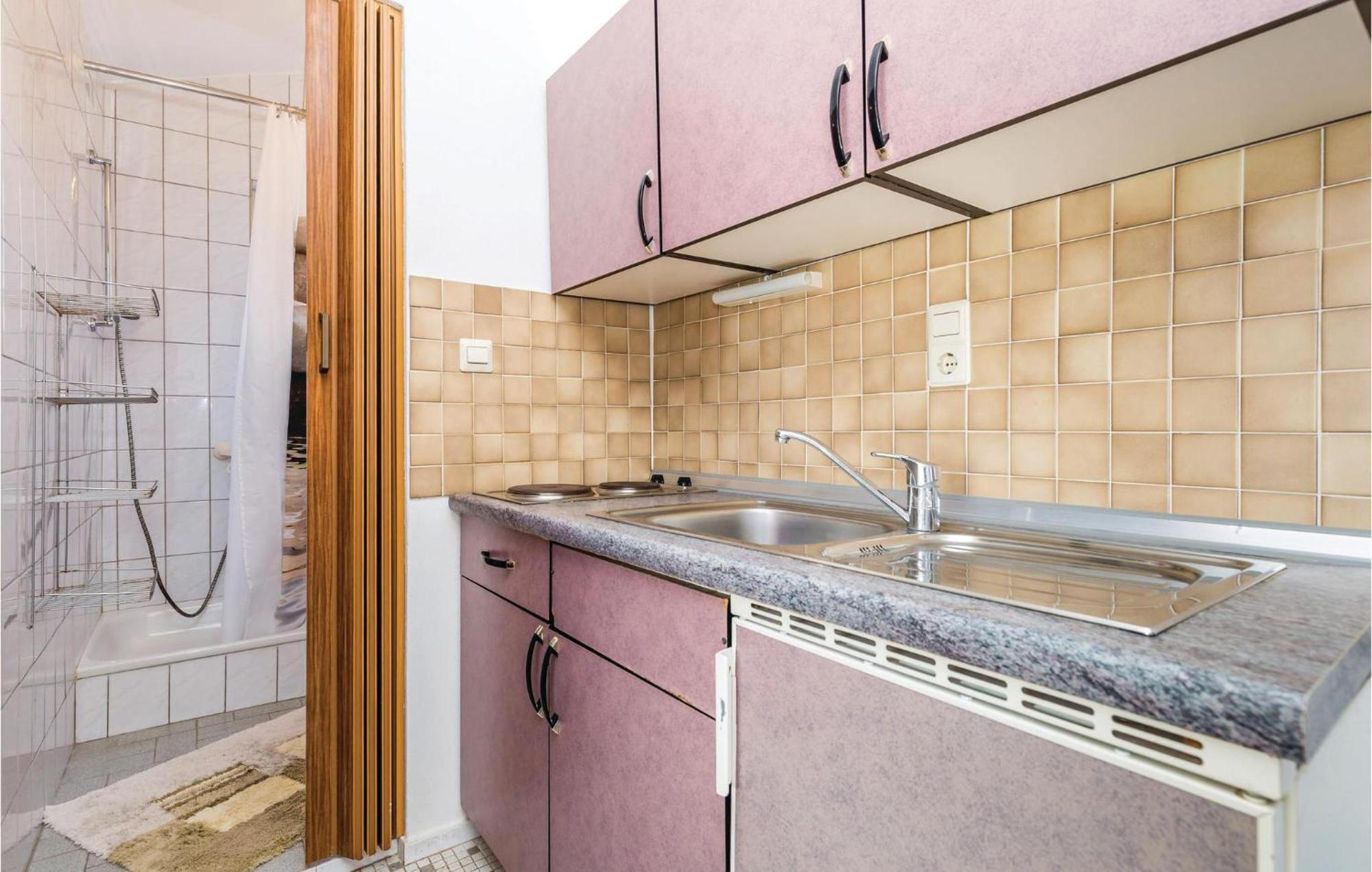 Lovely Apartment In Kampor With Kitchen מראה חיצוני תמונה