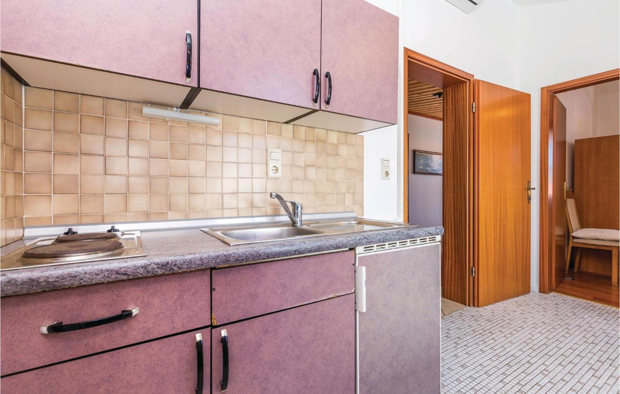 Lovely Apartment In Kampor With Kitchen מראה חיצוני תמונה