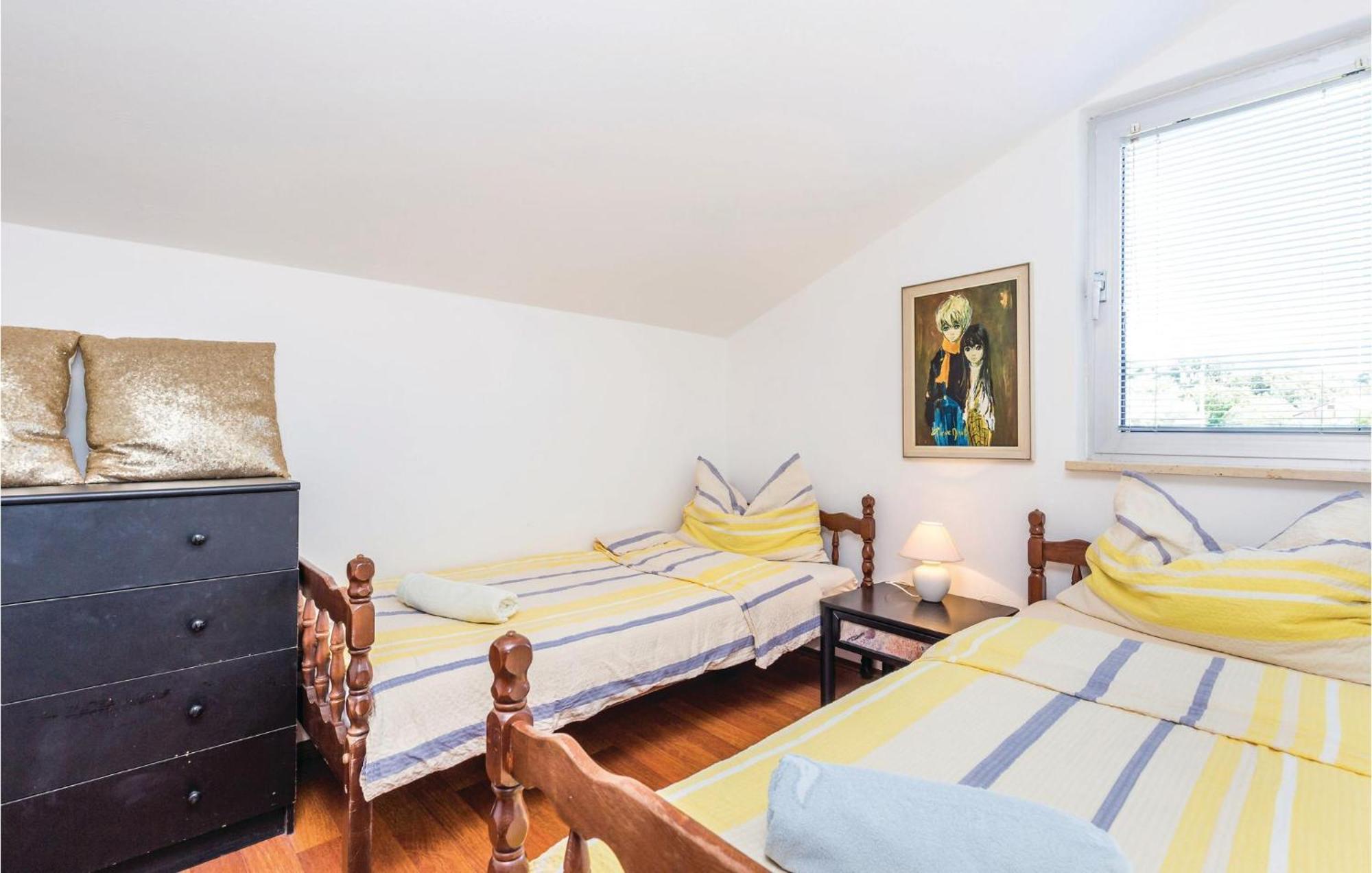 Lovely Apartment In Kampor With Kitchen מראה חיצוני תמונה