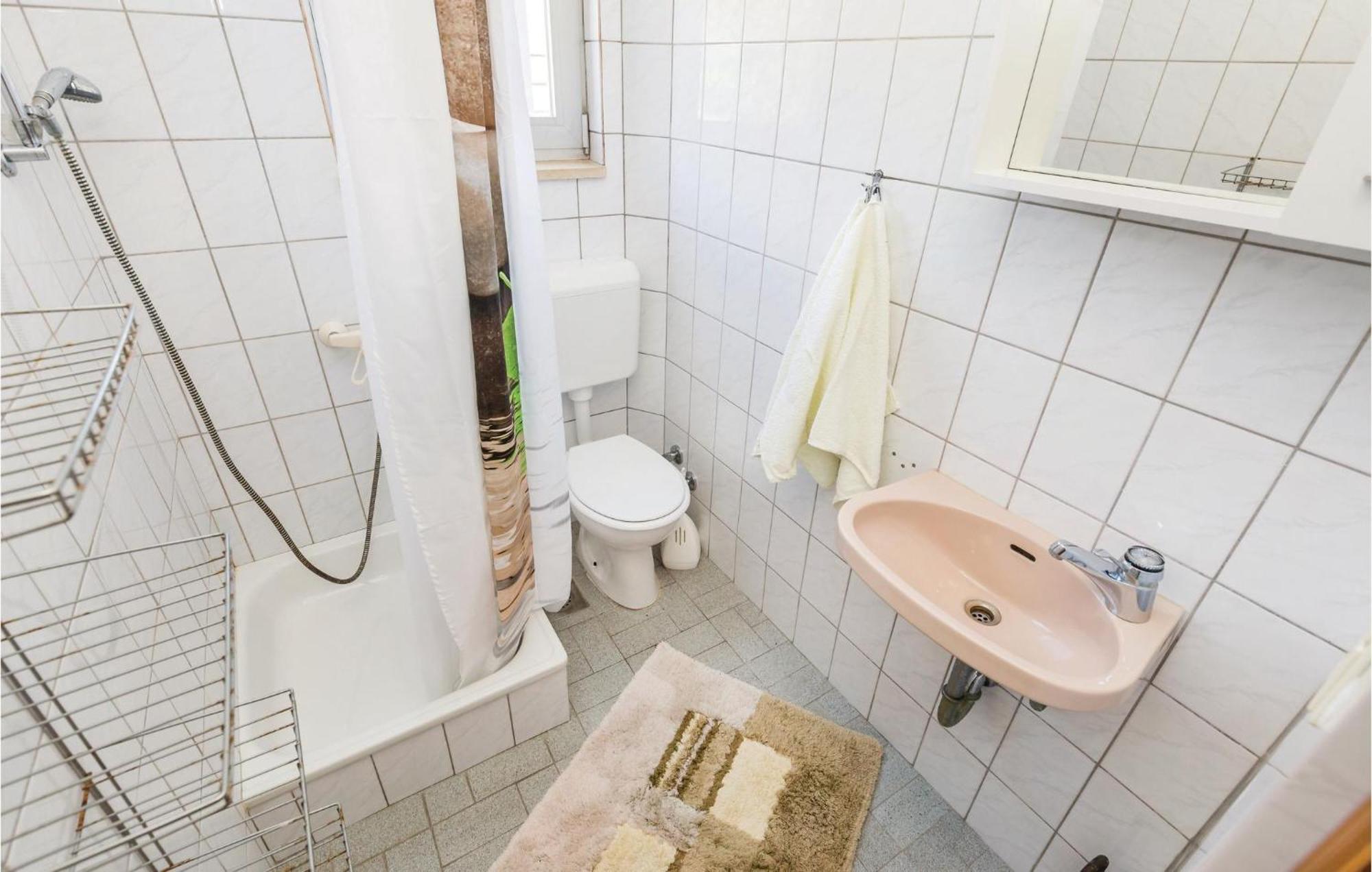 Lovely Apartment In Kampor With Kitchen מראה חיצוני תמונה